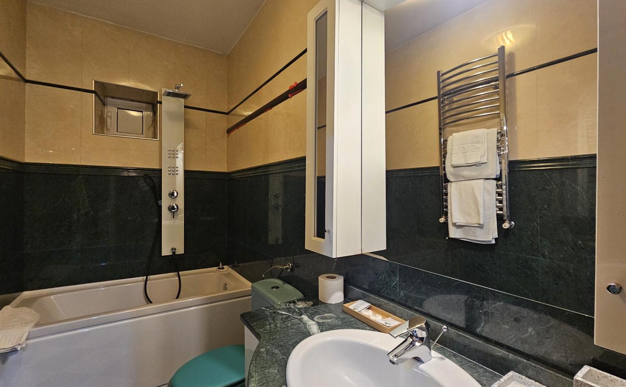 Simple Villa Rooms National Arena Self Check In Bucureşti Ngoại thất bức ảnh